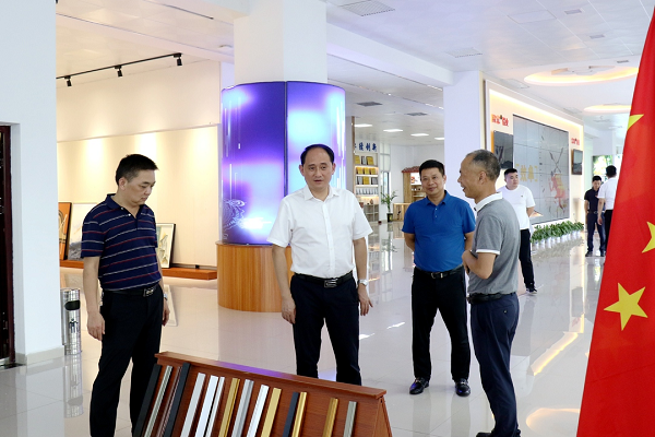 縣長馬吉云赴企業(yè)開展“送政策、解難題、優(yōu)服務(wù)”活動