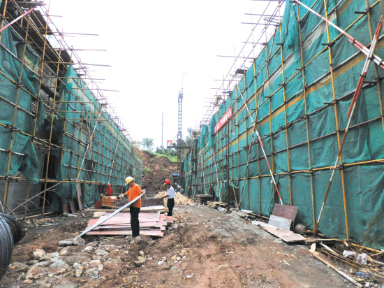 正在建設中的倉儲中心。吳瓊敏 攝.jpg